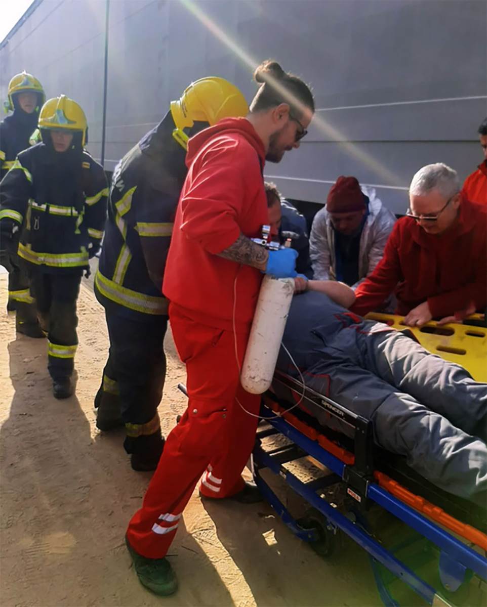 čovek upao u baržu (2).jpg