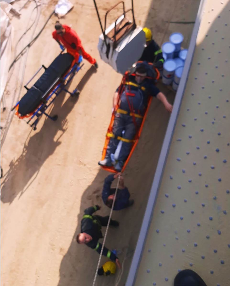 čovek upao u baržu (3).jpg