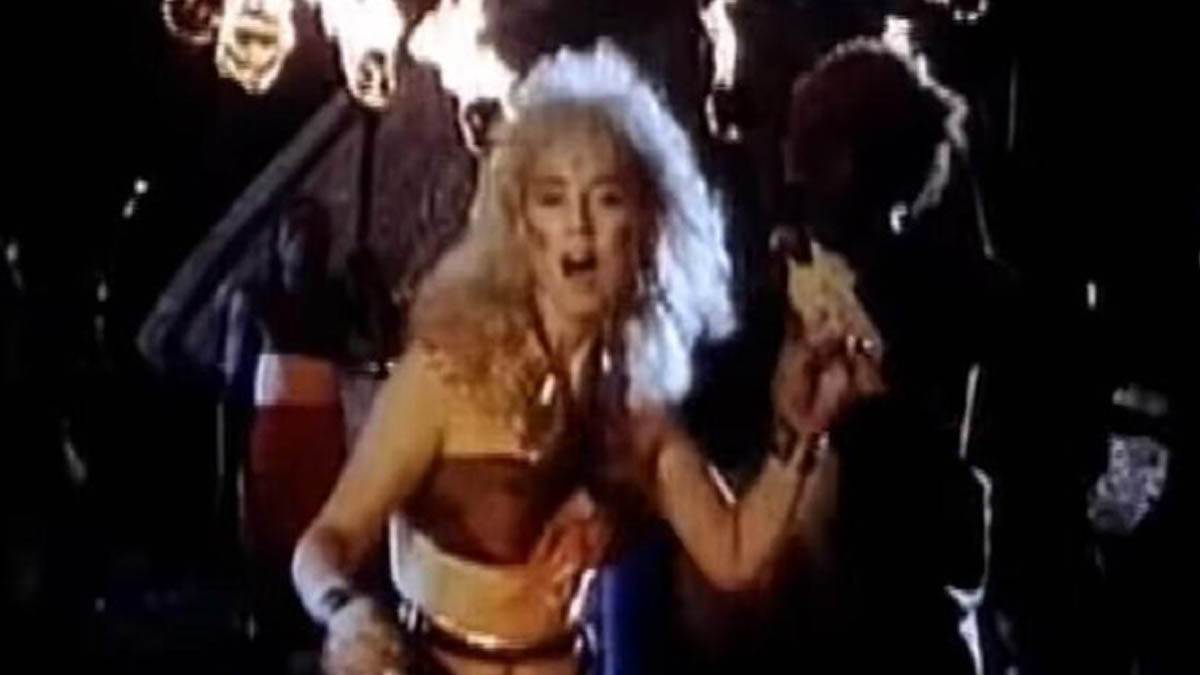 Lepa Brena Masai.jpg