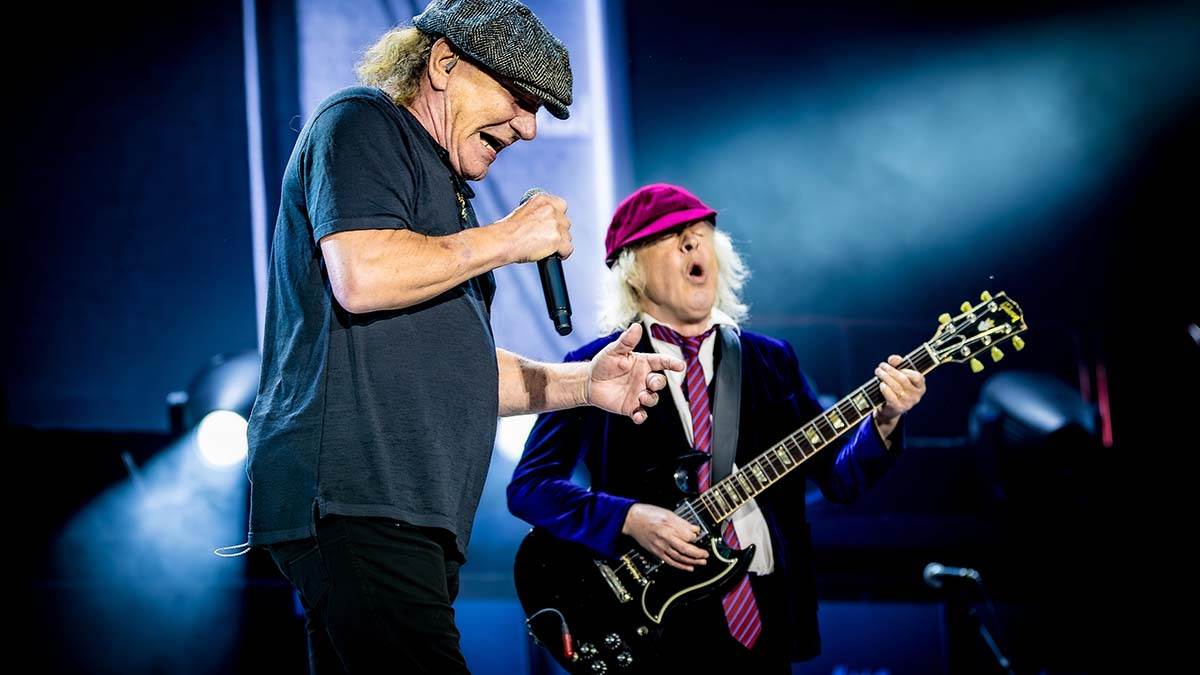 AC DC (5).jpg