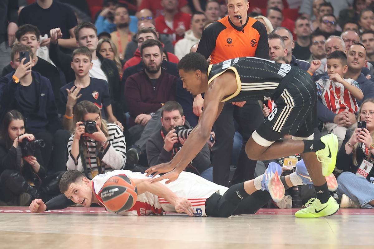 Asvel Crvena Zvezda v (4).JPG