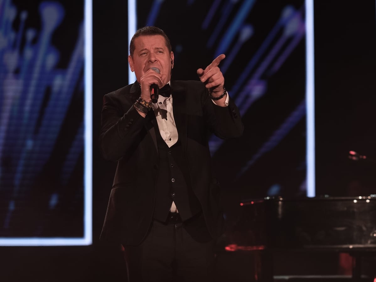 Vladu Georgievu se pokojna majka javila u snu i rekla mu da snimi ovu pesmu