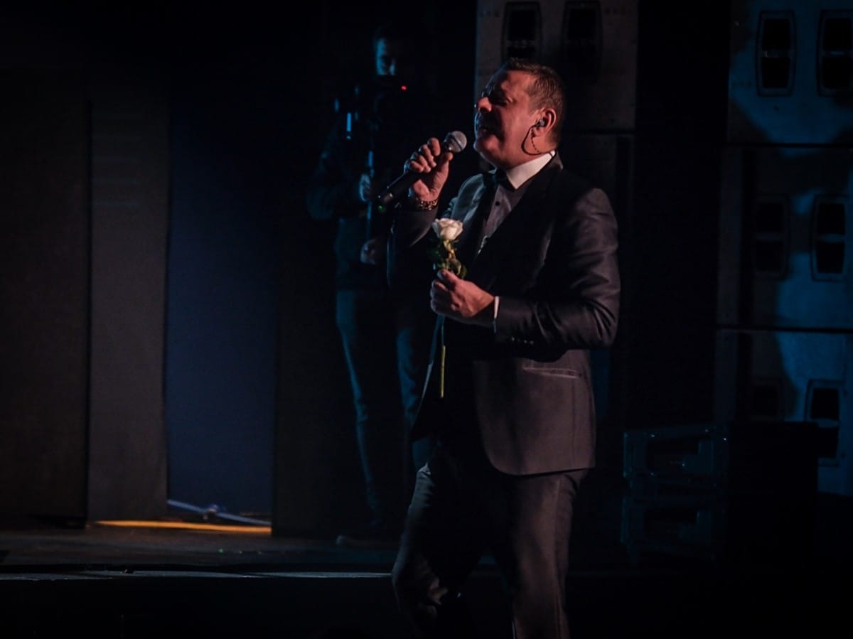 Vladu Georgievu se pokojna majka javila u snu i rekla mu da snimi ovu pesmu