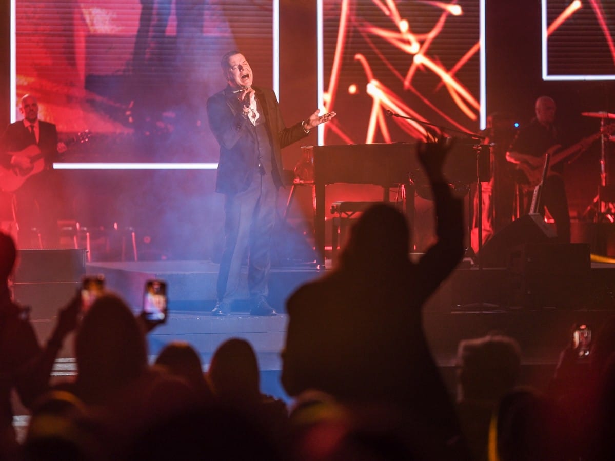 Vladu Georgievu se pokojna majka javila u snu i rekla mu da snimi ovu pesmu