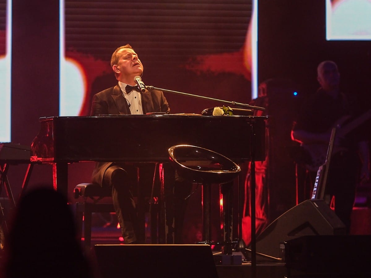 Vladu Georgievu se pokojna majka javila u snu i rekla mu da snimi ovu pesmu