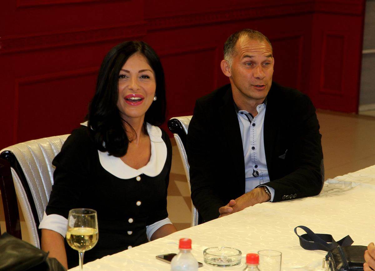 Albert Nađ sa bivšom suprugom 3.jpg
