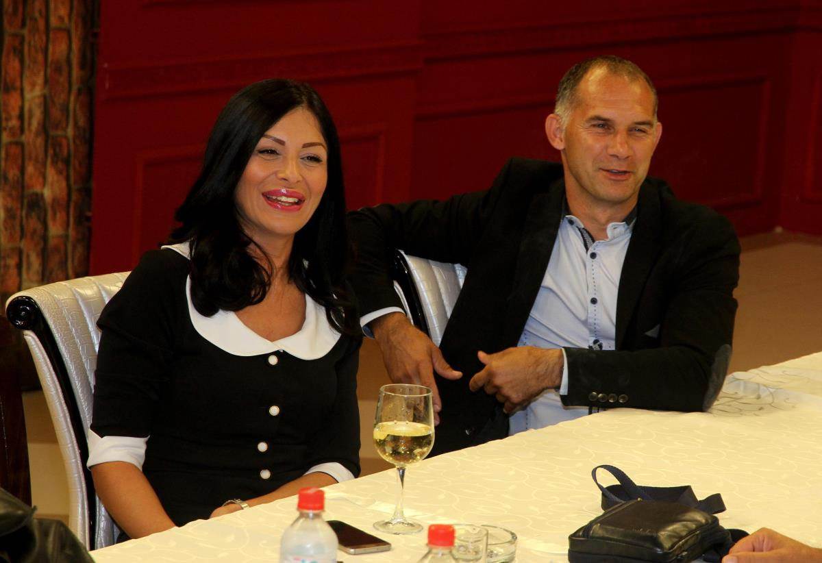 Albert Nađ sa bivšom suprugom 4.jpg
