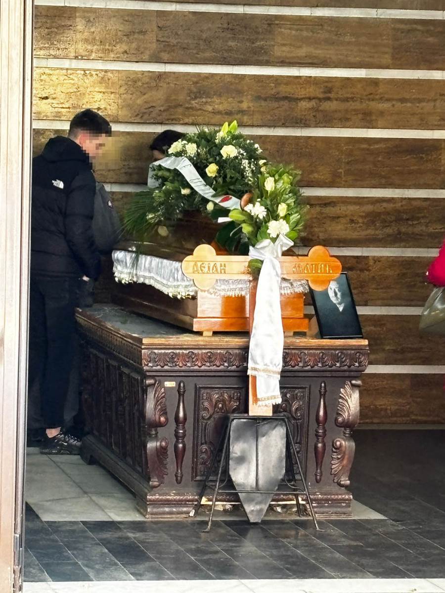 Potresne scene bivše žene i sina Dejana Matića na sahrani