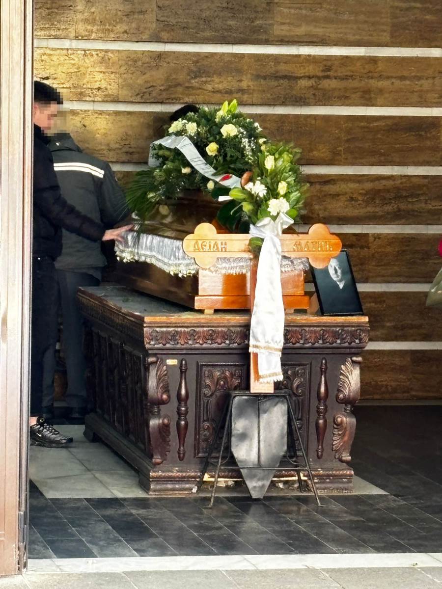 Potresne scene bivše žene i sina Dejana Matića na sahrani