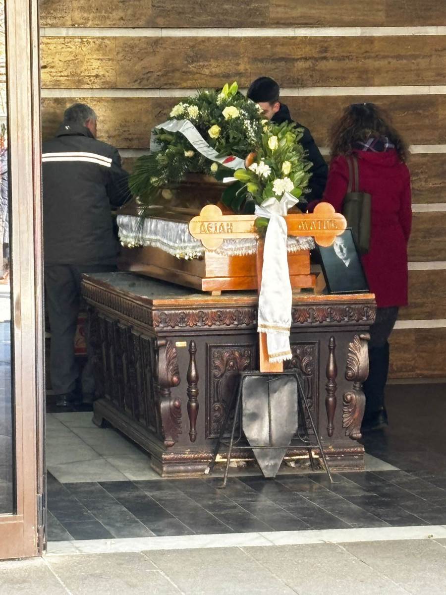 Potresne scene bivše žene i sina Dejana Matića na sahrani