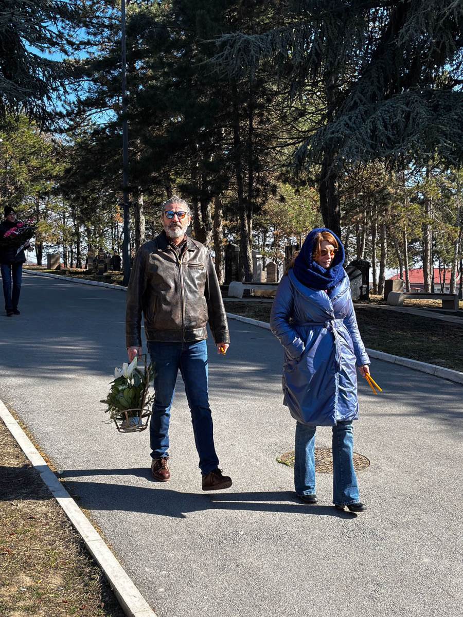 Potresne scene bivše žene i sina Dejana Matića na sahrani