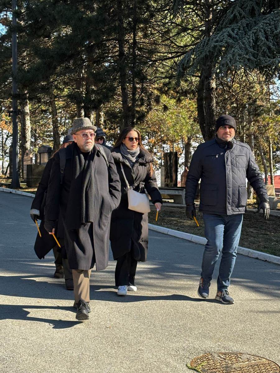 Potresne scene bivše žene i sina Dejana Matića na sahrani