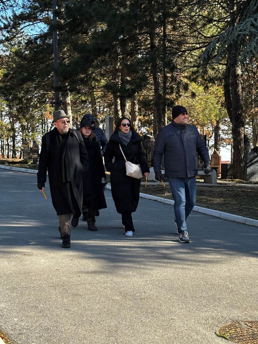 Potresne scene bivše žene i sina Dejana Matića na sahrani