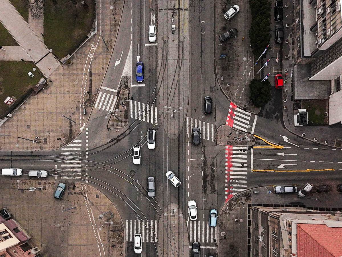 raskrsnica_saobraćaj_automobili_beograd_stefan_stojanović_1.jpg