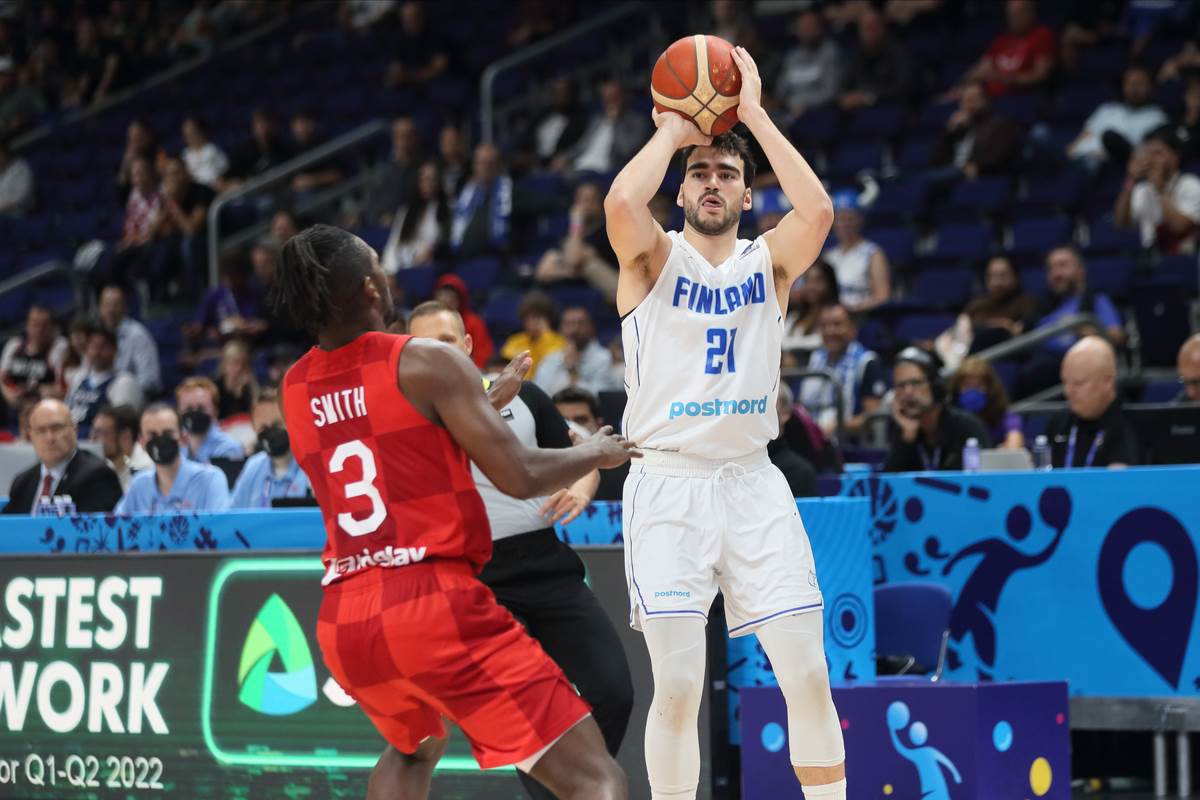 Edon Mađuni na meču protiv Hrvatske