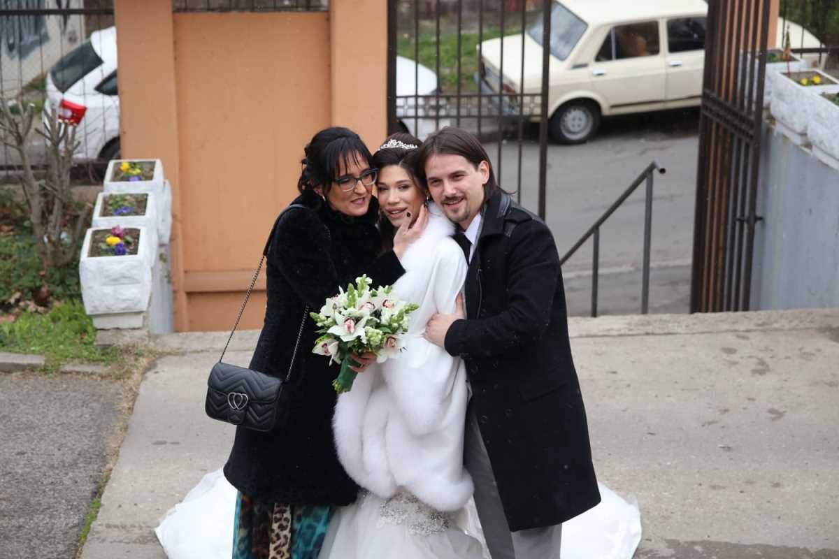 Prva žena Ace Lukasa