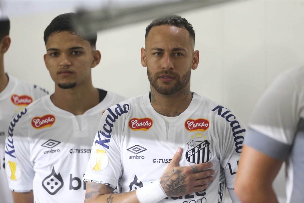 Nejmar stavio ruku na srce u Santosu