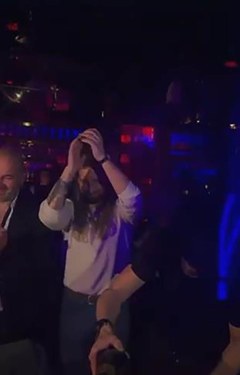 Princ od Vranje slavi pobedu (3).jpg