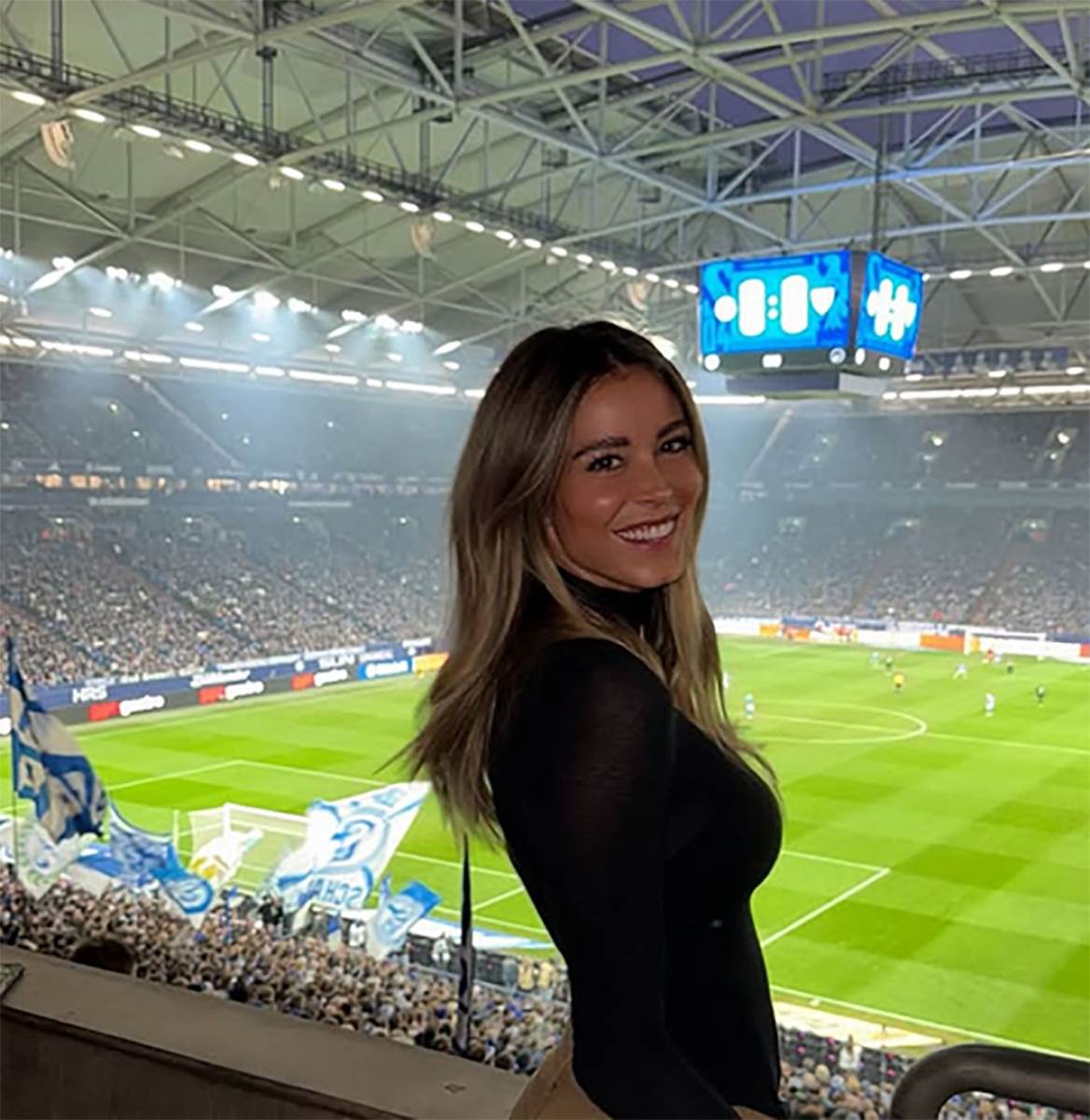 Dileta Leota na tribinama navija za muža Lorisa Karijusa