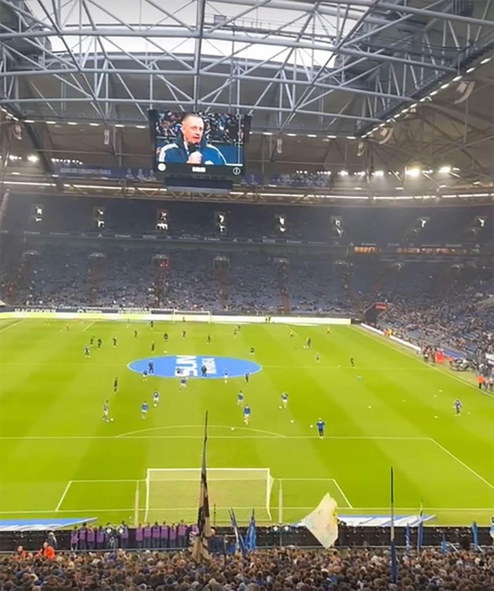 Dileta Leota na tribinama navija za muža Lorisa Karijusa