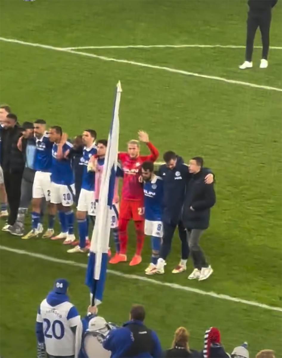 Dileta Leota na tribinama navija za muža Lorisa Karijusa