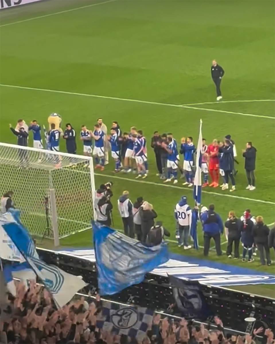 Dileta Leota na tribinama navija za muža Lorisa Karijusa