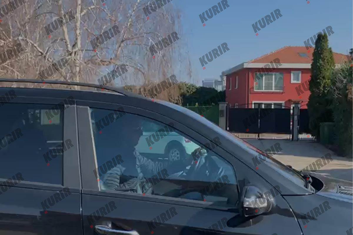 Suzana Jovanović stigla u svoj porodični dom (4).jpg