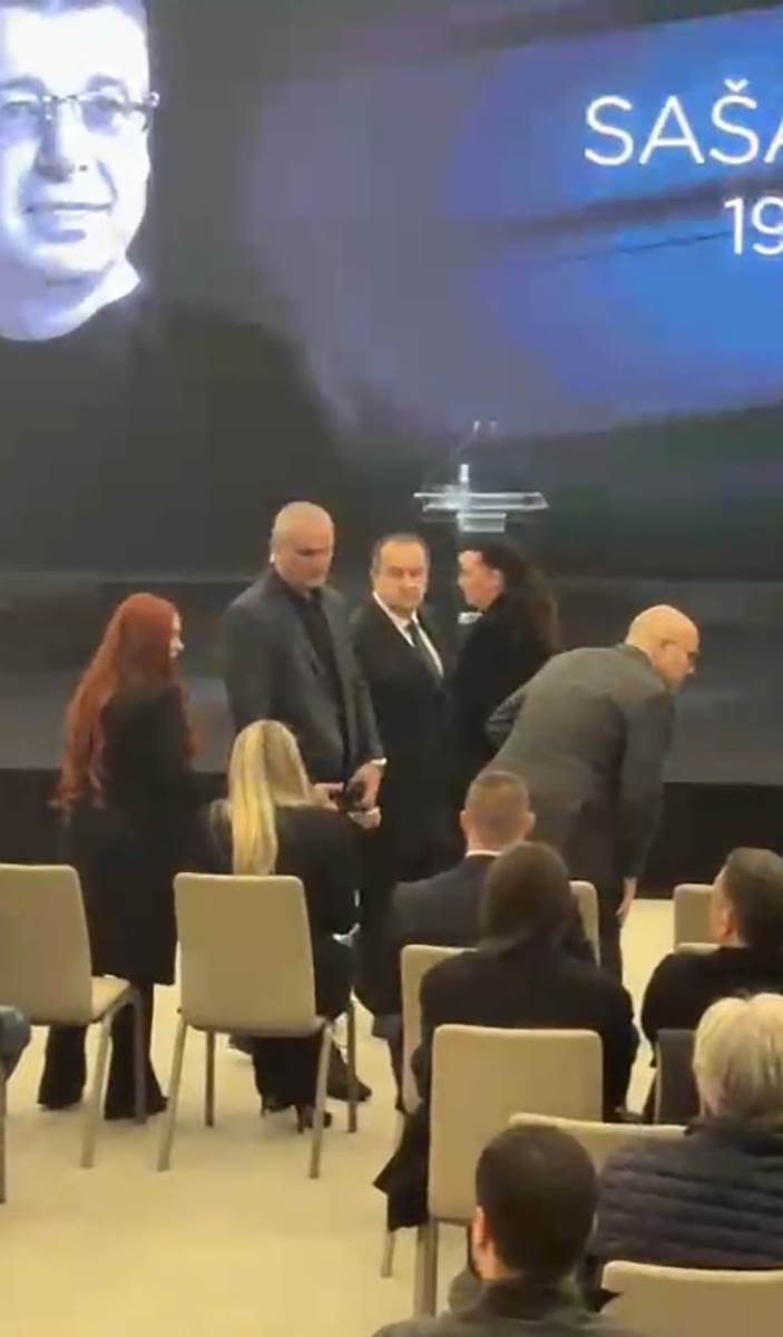 Najemotivniji trenuci sa sahrane Saše Popovića