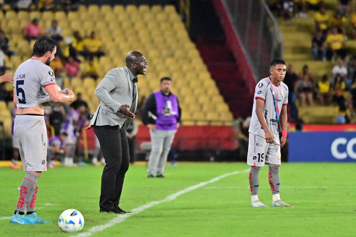 Segundo Kastiljo  u odelu na utakmici