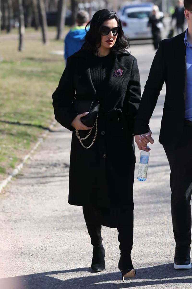 Tanja Savić na sahrani Saše Popovića