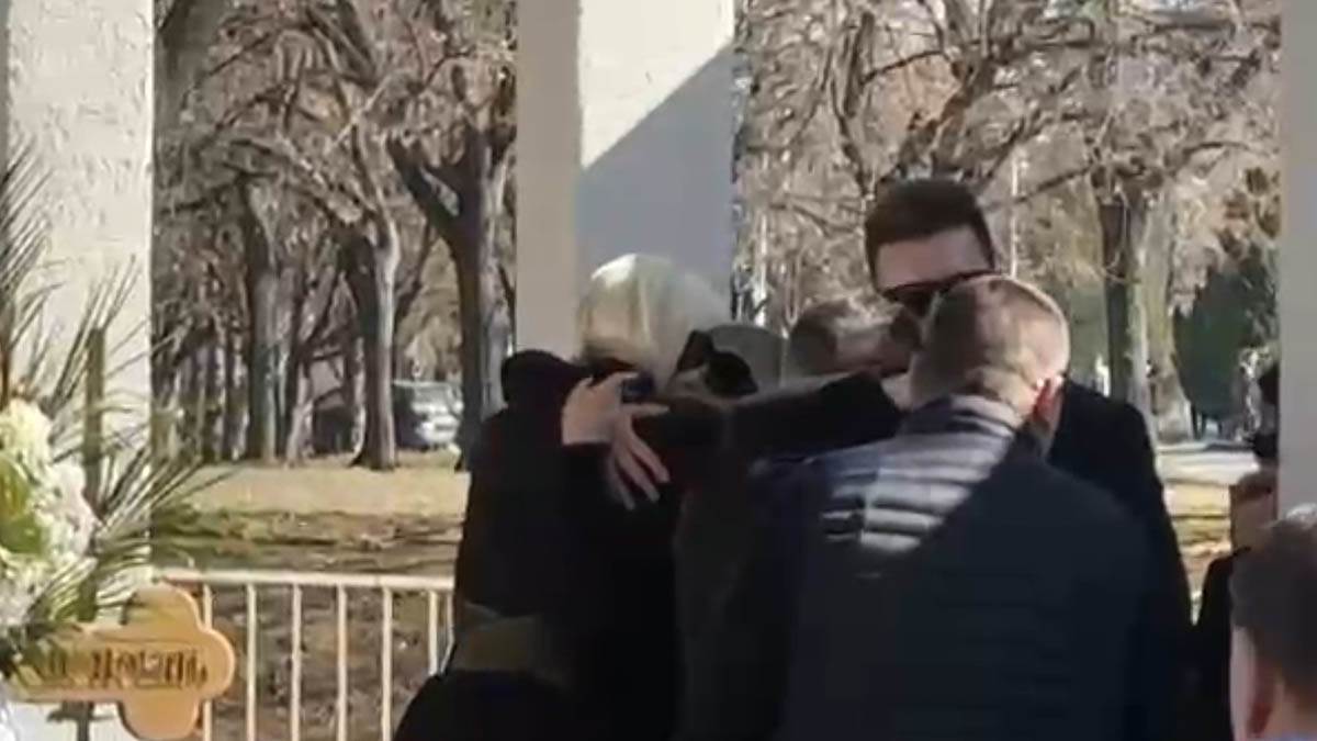 Jelena Karleusa place i grli uplakanu Suzanu i Aleksandru