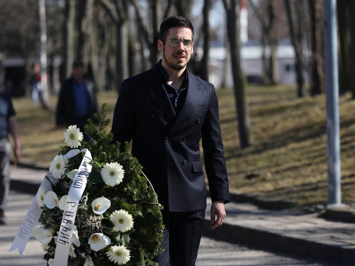 Osam sveštenika služi opelo Saši Popoviću