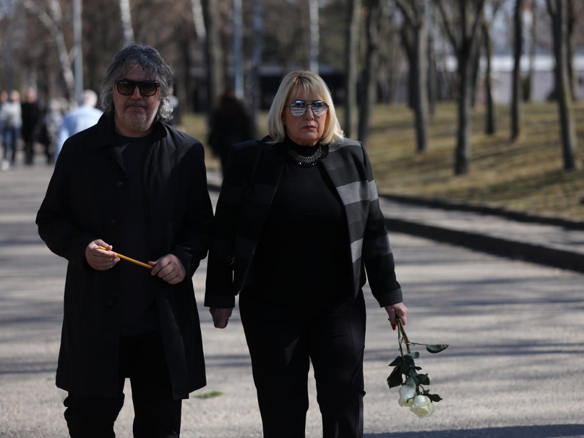 Osam sveštenika služi opelo Saši Popoviću