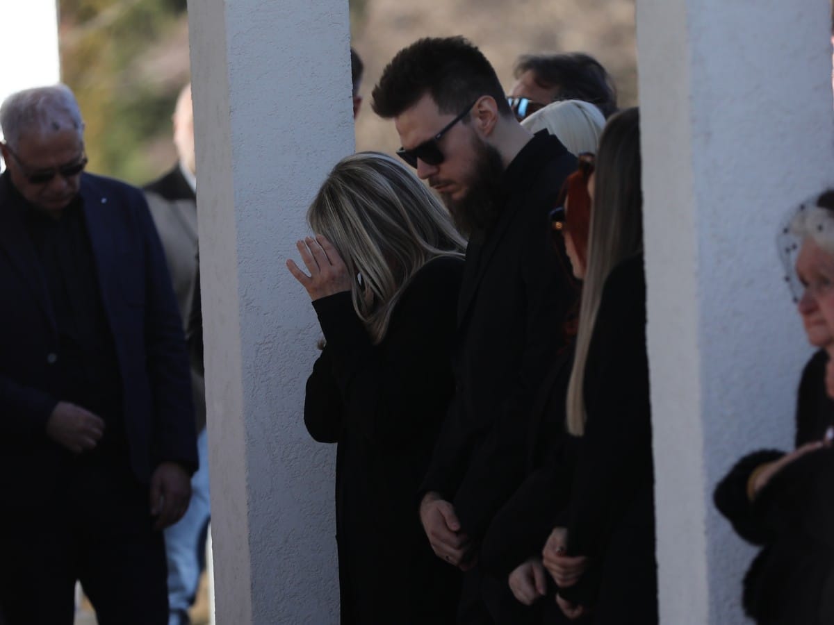 Porodica u suzama (1).jpg