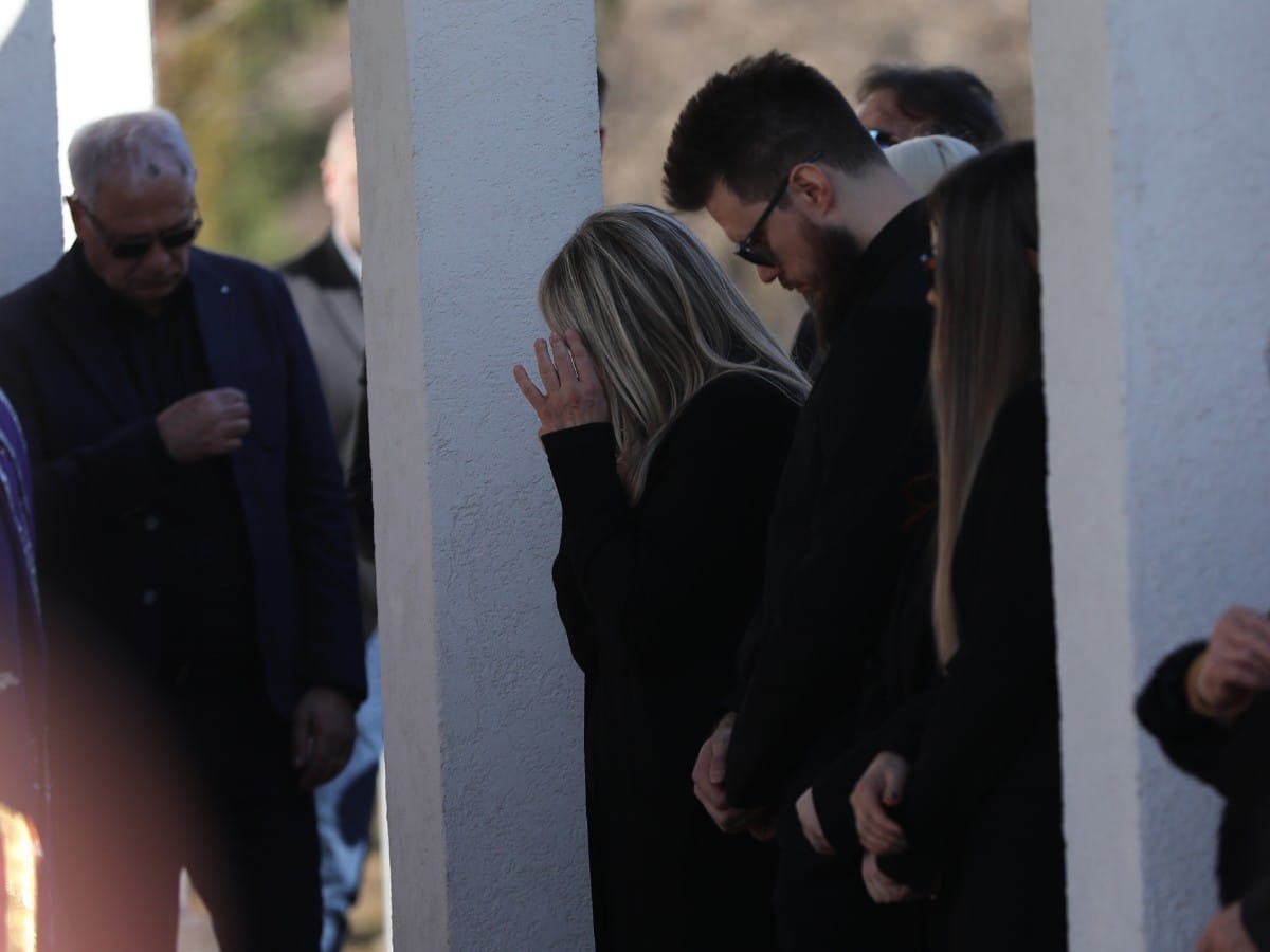 Porodica u suzama (4).jpg