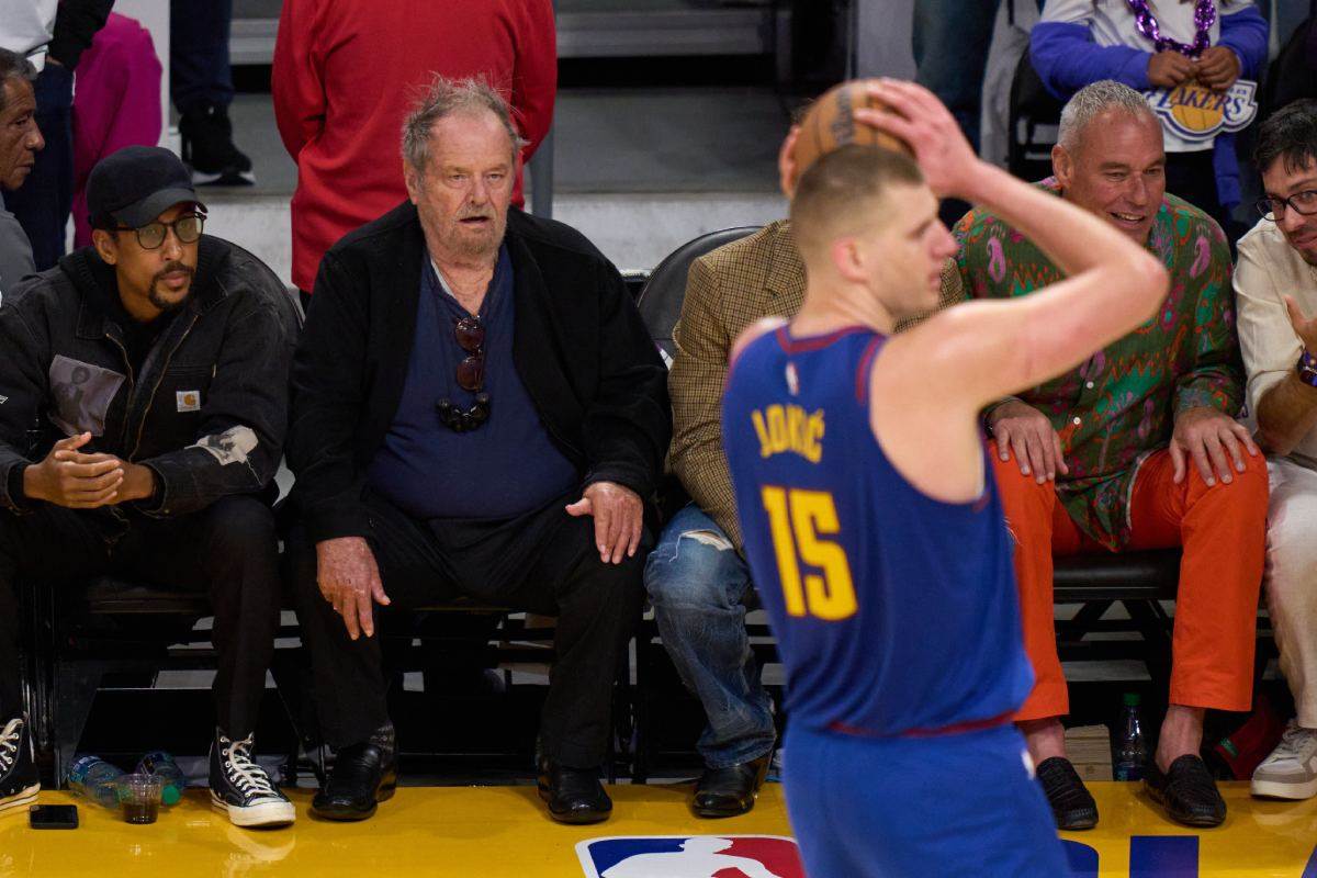 Džek Nikolson gleda Nikolu Jokića