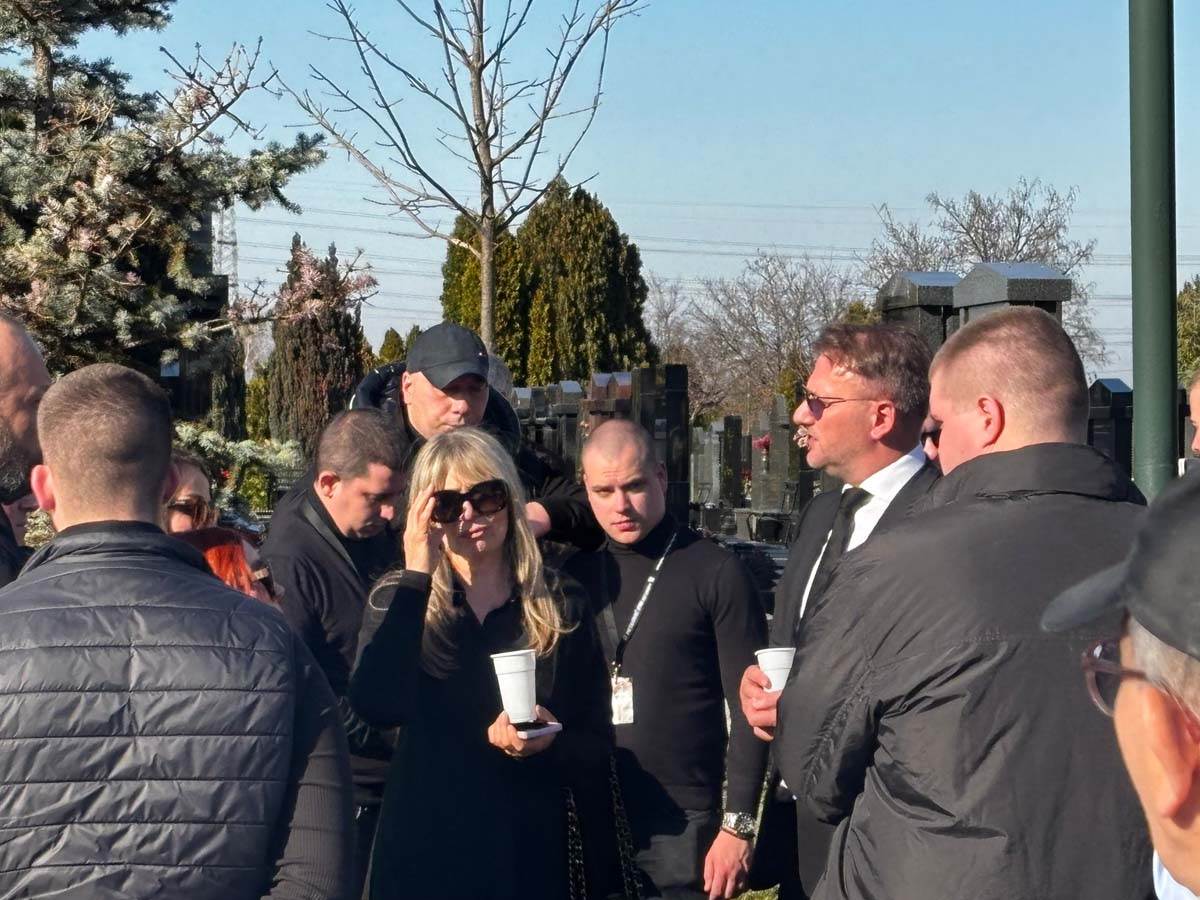 Sahranjen Saša Popović 3.jpg