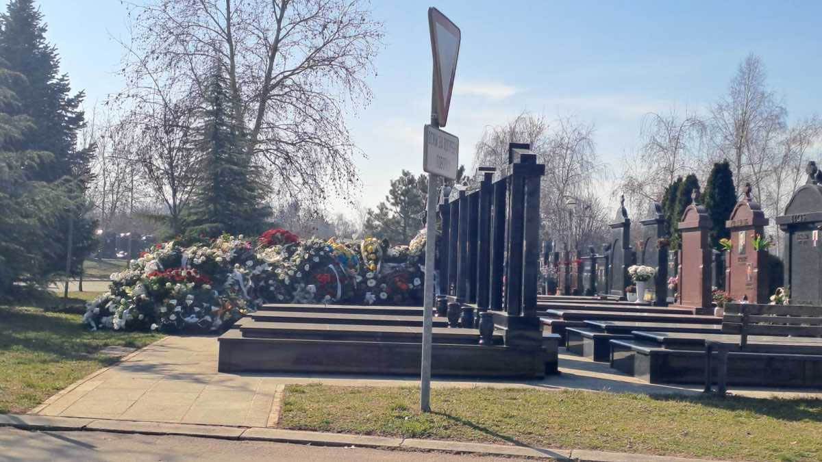 Grob Saše Popovića dan nakon sahrane (1).jpg