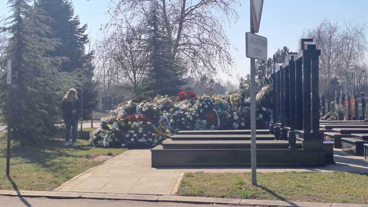Grob Saše Popovića dan nakon sahrane (4).jpg