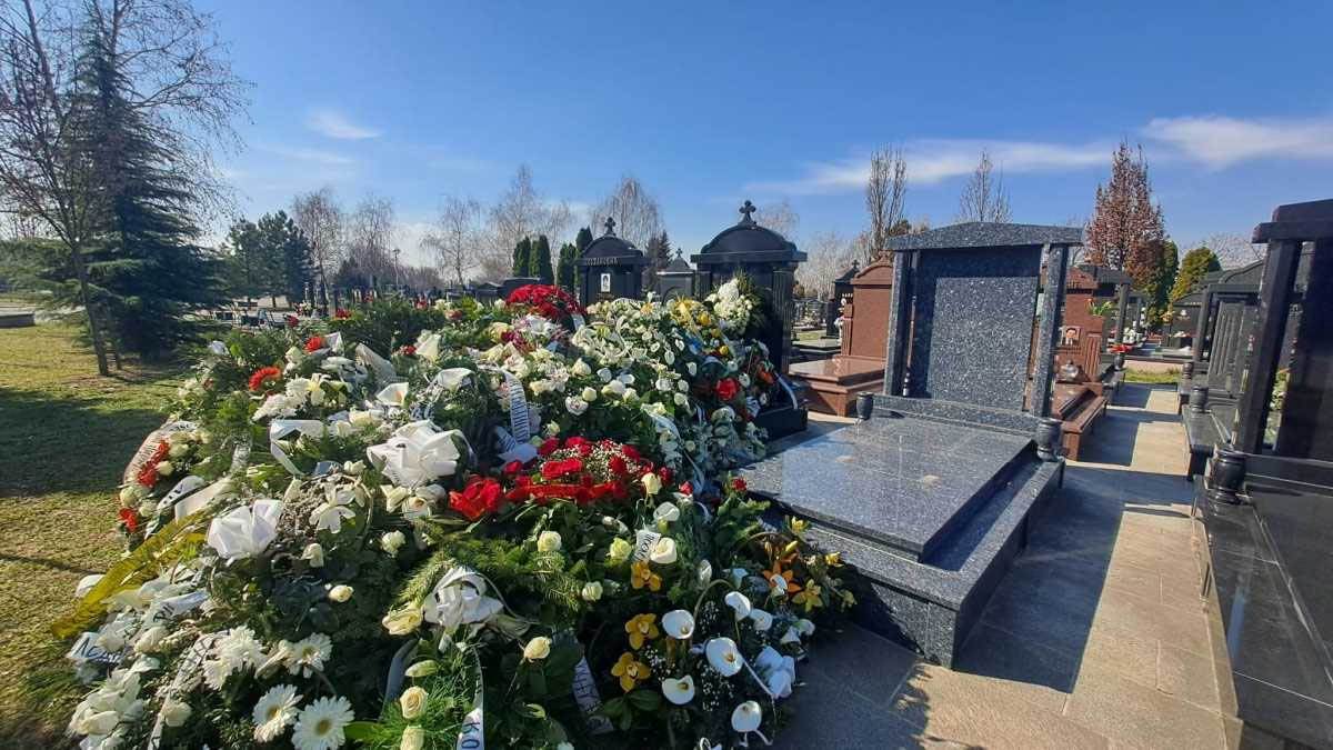Grob Saše Popovića dan nakon sahrane (7).jpg