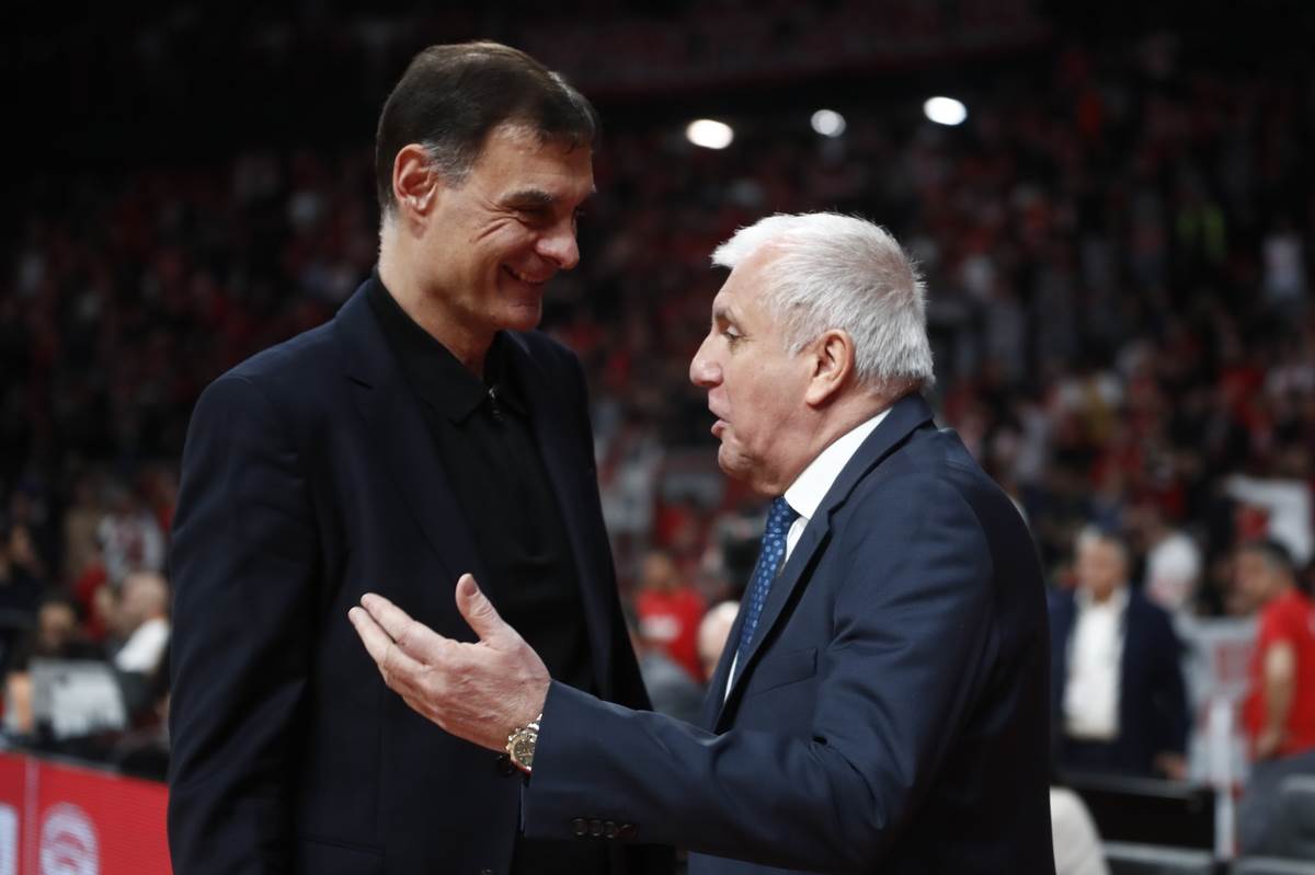 Košarkaši Olimpijakosa pevali Crvenoj zvezdi