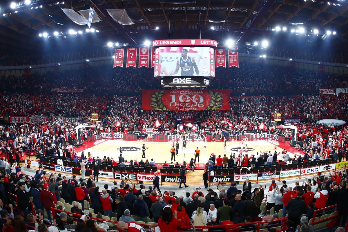 Košarkaši Olimpijakosa pevali Crvenoj zvezdi