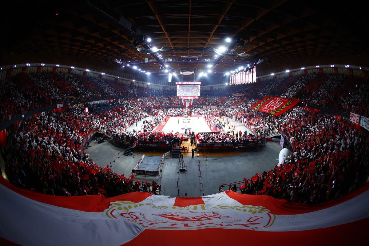 Košarkaši Olimpijakosa pevali Crvenoj zvezdi