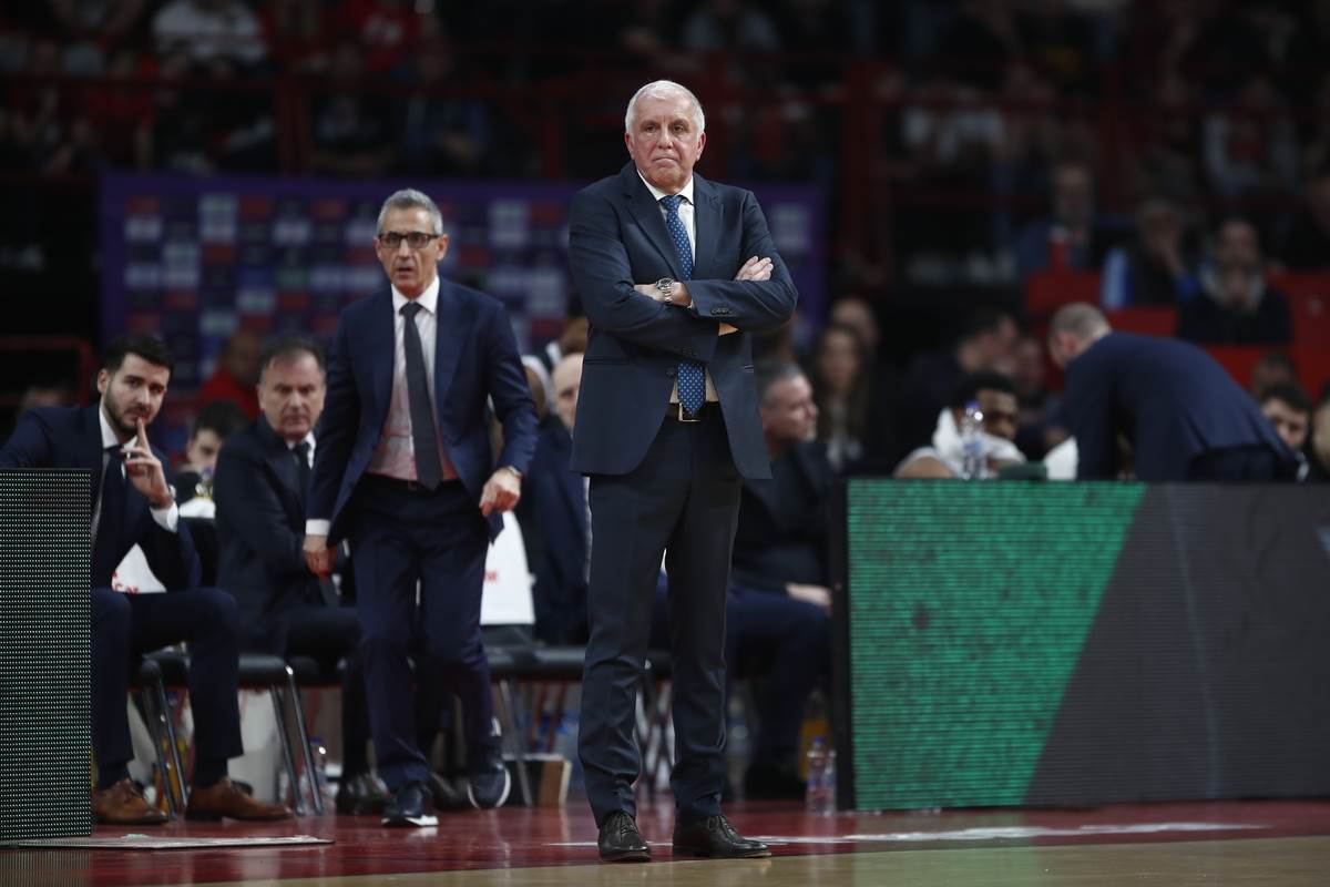 Košarkaši Olimpijakosa pevali Crvenoj zvezdi