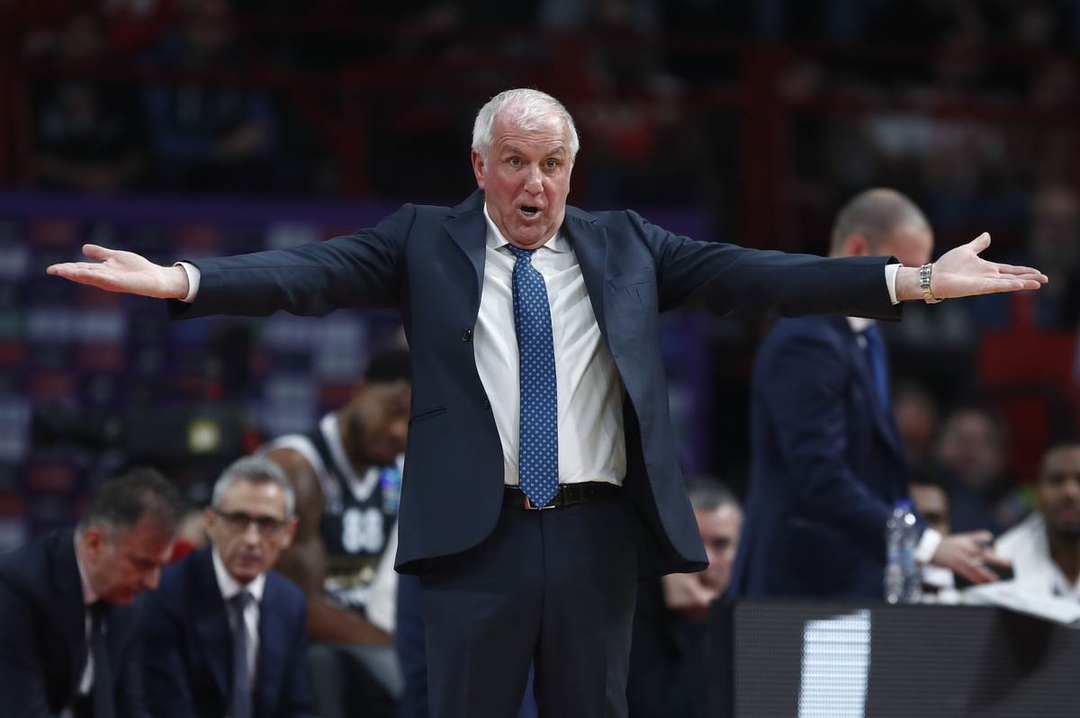 Košarkaši Olimpijakosa pevali Crvenoj zvezdi