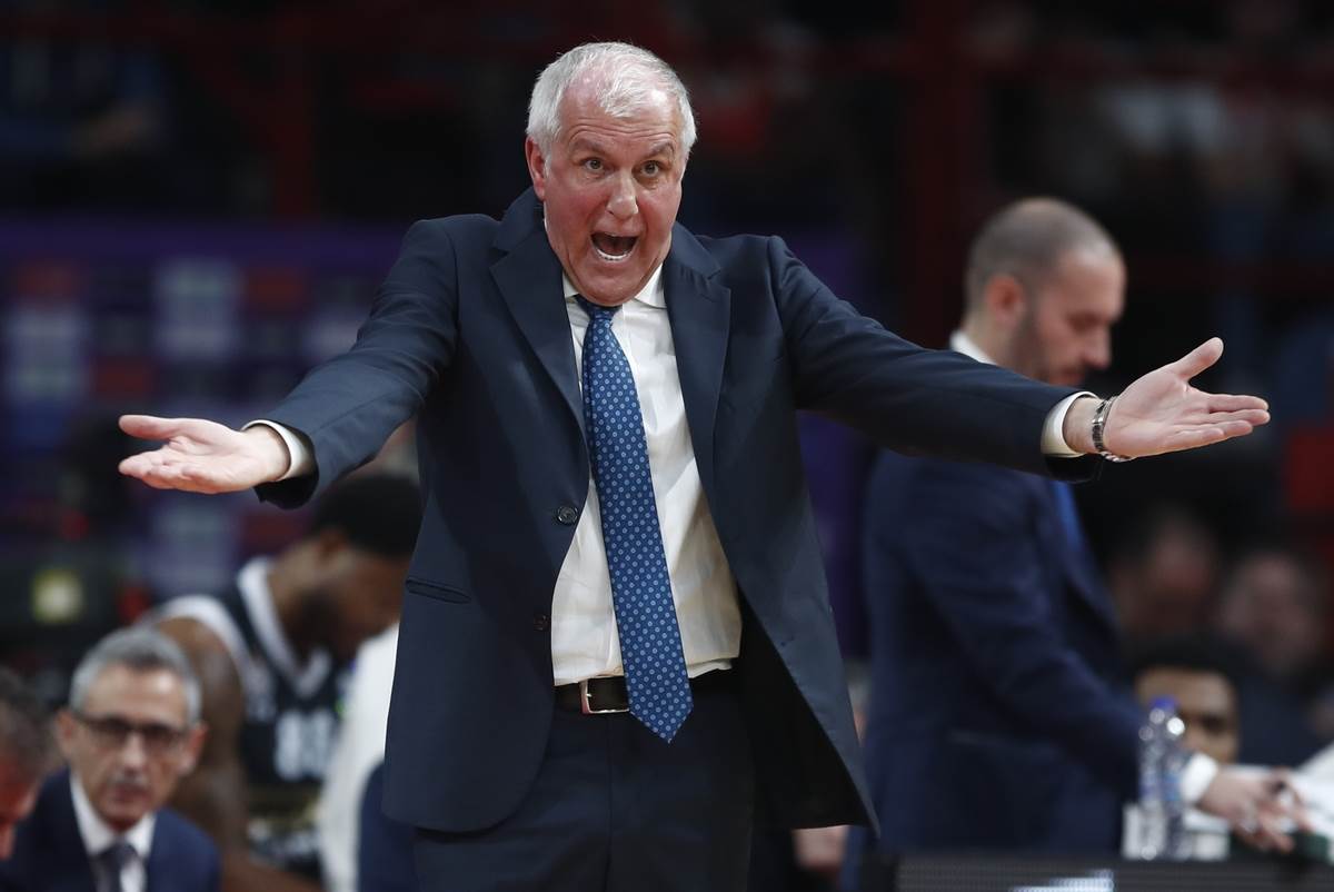 Košarkaši Olimpijakosa pevali Crvenoj zvezdi