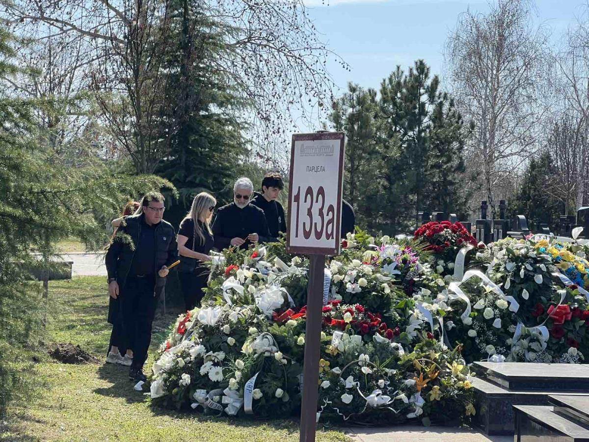 Porodica Saše Popovića stigla na Bežanijsko groblje