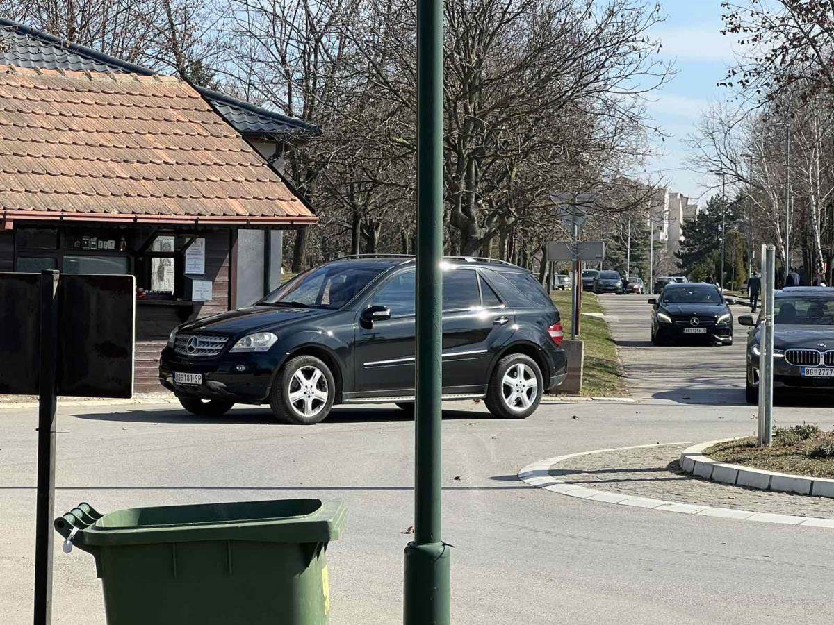 Porodica Saše Popovića stigla na Bežanijsko groblje