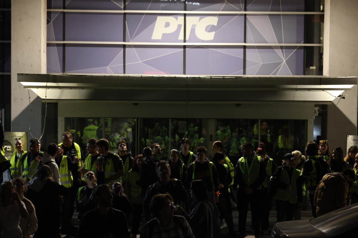 Studenti u blokadi blokirali zgradu RTS