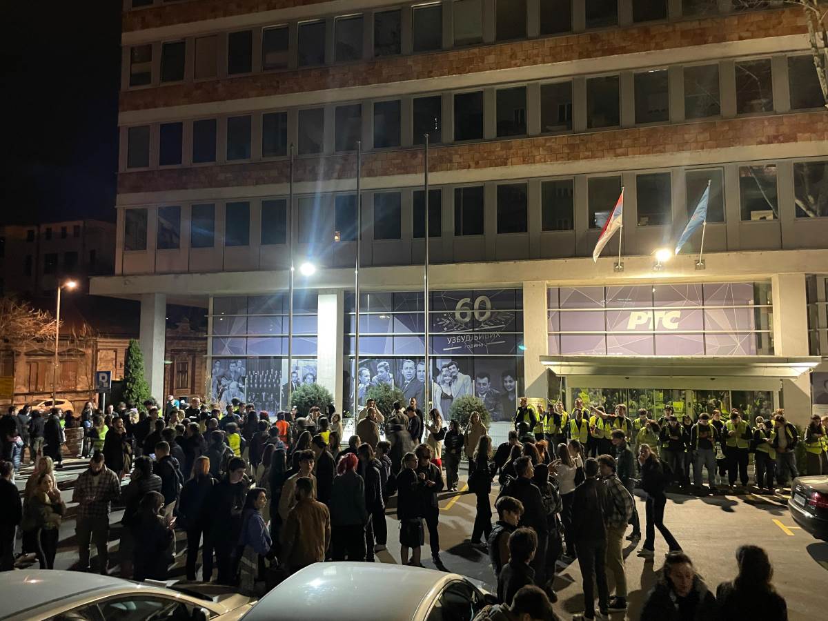 Studenti u blokadi blokirali zgradu RTS